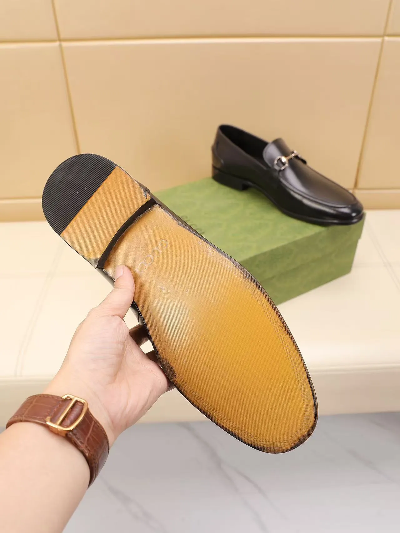 Men's men's shoes 💰440 🆘【GUCCI】Gucci ·🐂里· Hot-selling beanie shoes, top brand luxury, top quality, latest fashion beanie shoes.. The upper is made of original high mercerized smooth cow suede. (Full top-layer water-dyed 🐂 leather and lining). The original stylish and stylish soft rubber wear-resistant and non-slip outsole is light and comfortable on the foot, available in 2 colors! Matching code: 39-45 (38.46. Customized)